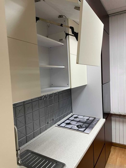 Кухня виставковий взірець 2400мм МДФ фарбований, фурнітура Blume