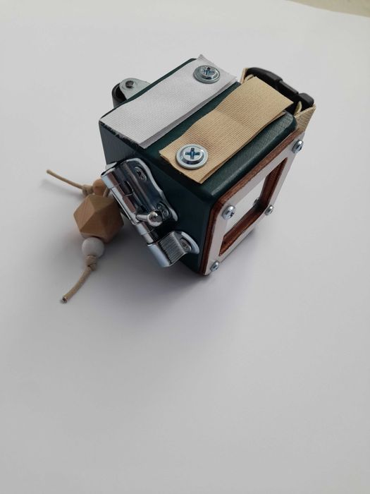 Kostka manipulacyjna sensoryczna, zabawka drewniana Montessori