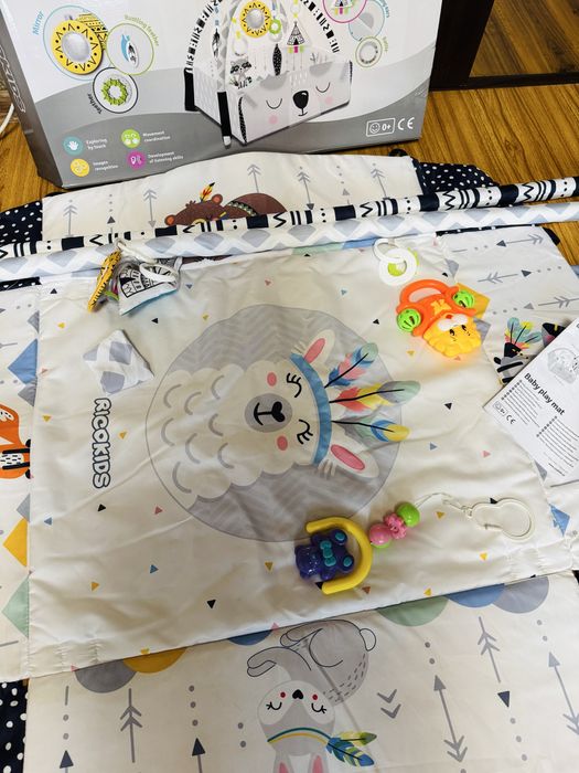 Розвиваючий інтерактивний дитячий килимок