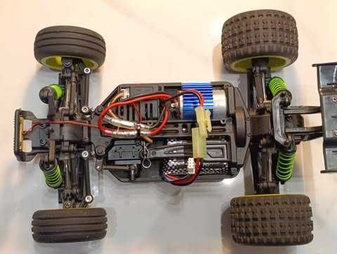 Model OVERMAX X-Blast 4x4 45KM/H Dwa akumulatory + Części zapasowe.
