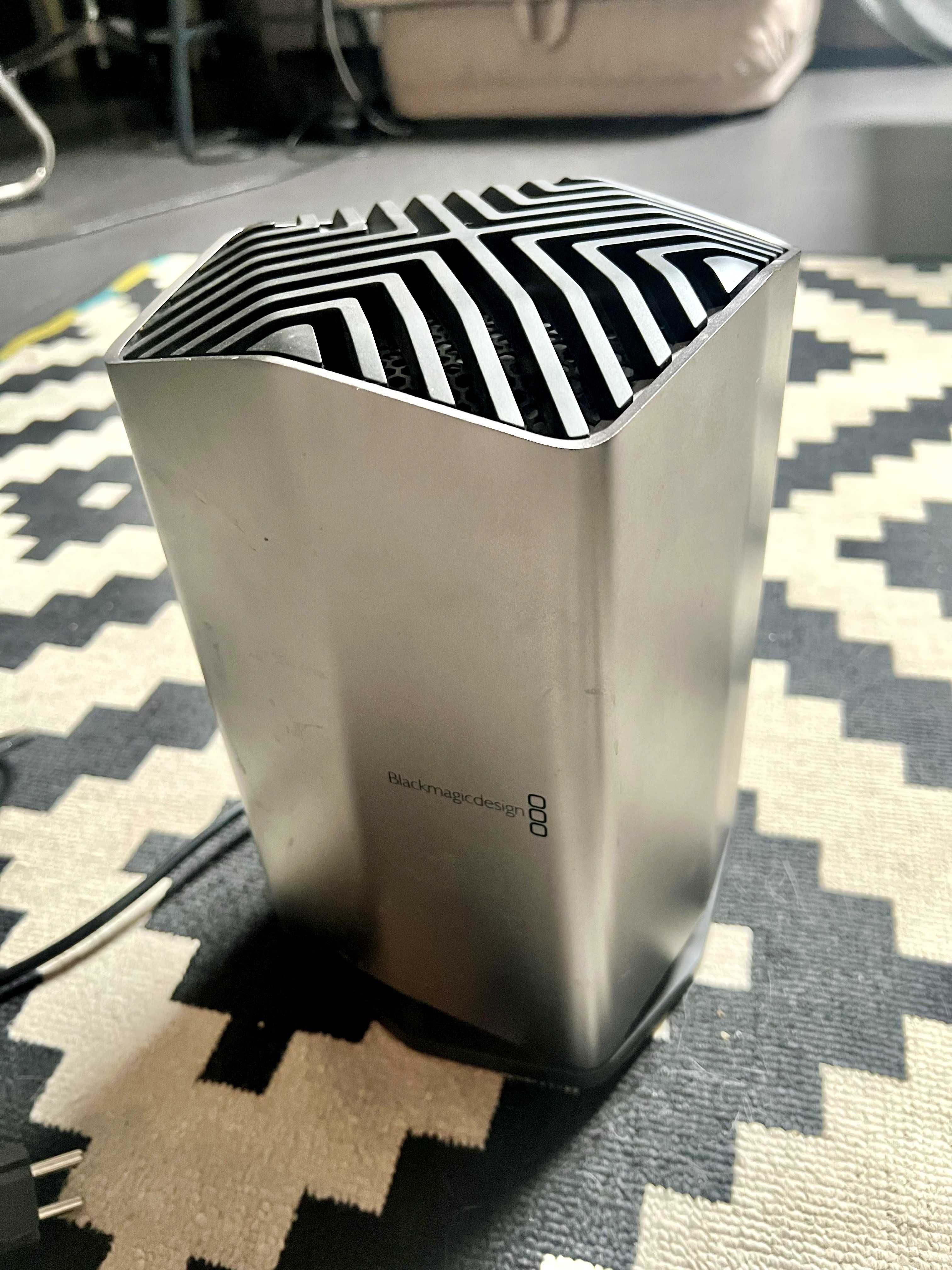 Blackmagic eGPU PRO Radeon RX Vega 56 (zewnętrzna karta graficzna).