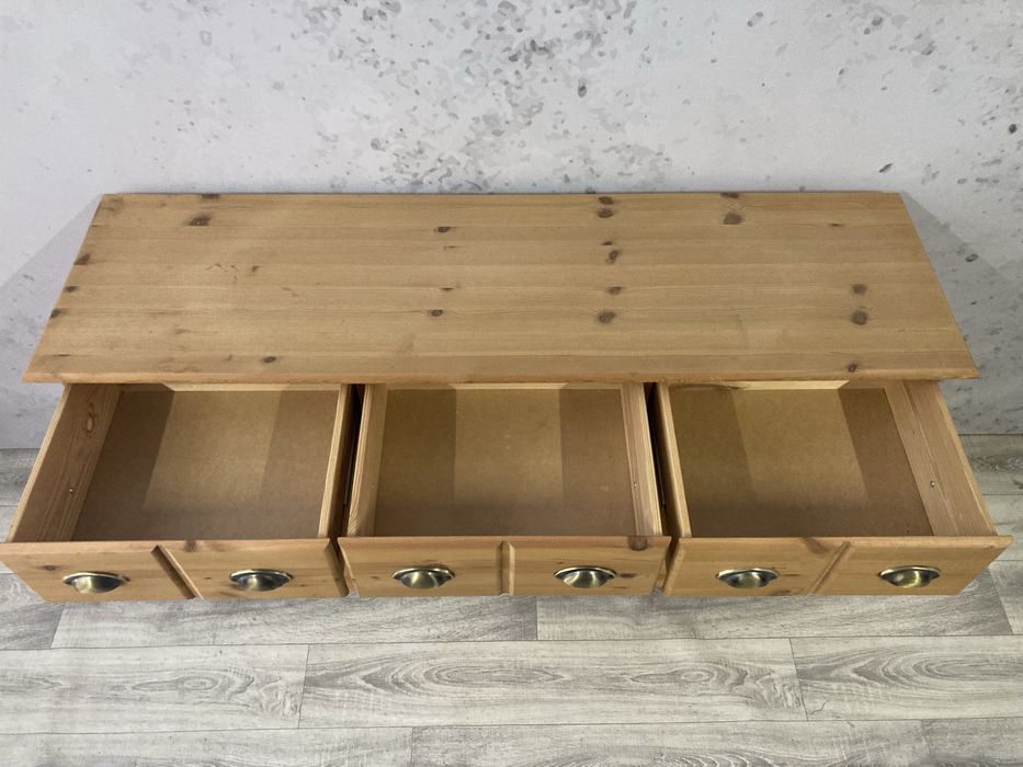 Sosnowa komoda typu aptekarka