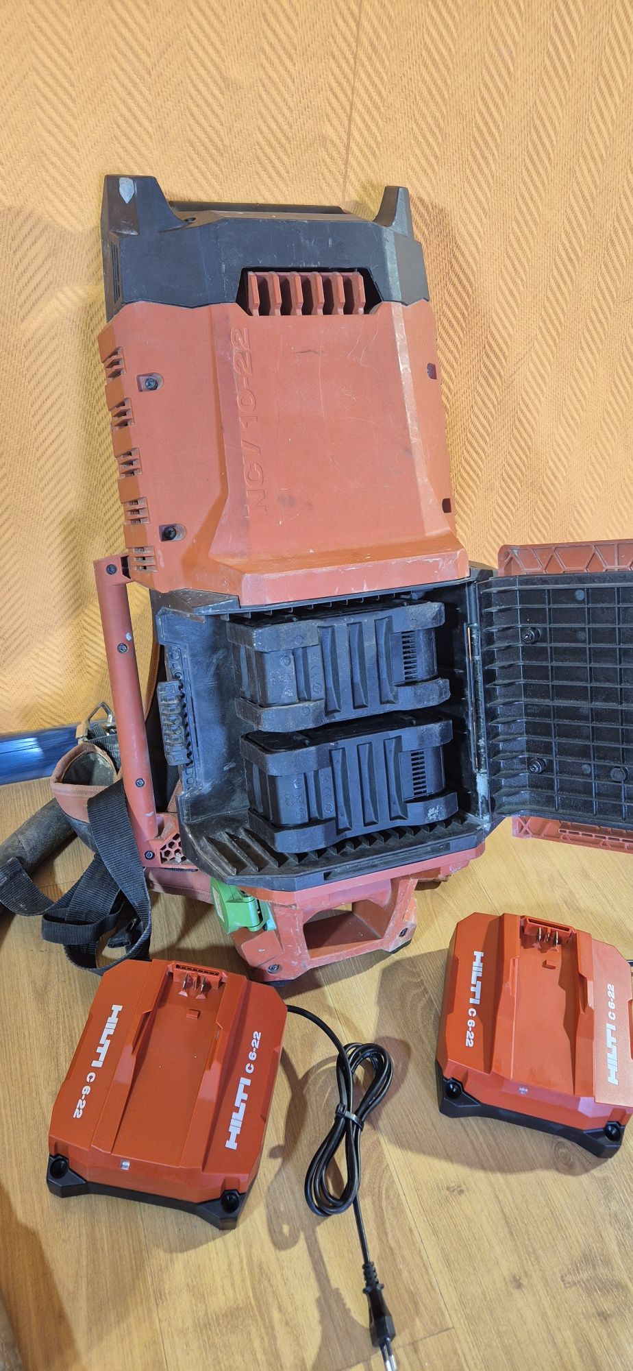 Hilti NCV 10-22 NURON akumulatorowy plecakowy wibrator do betonu