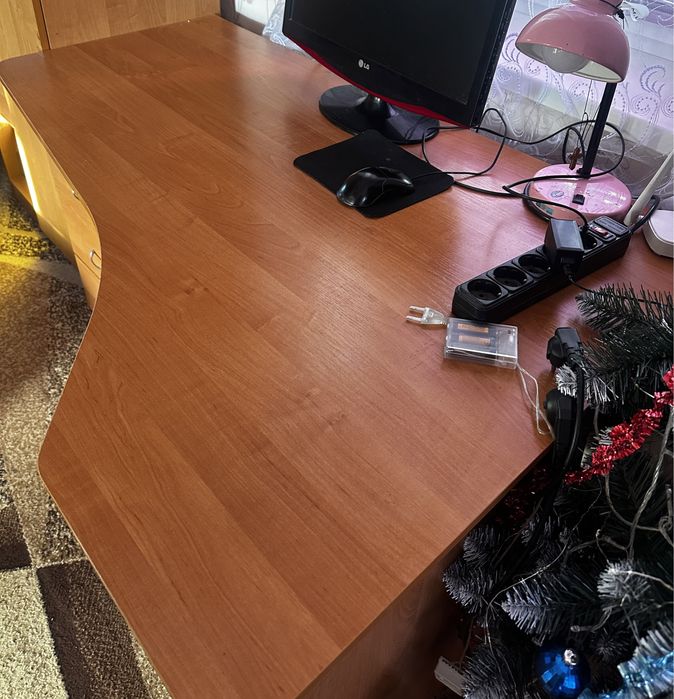 Копʼютерний стіл