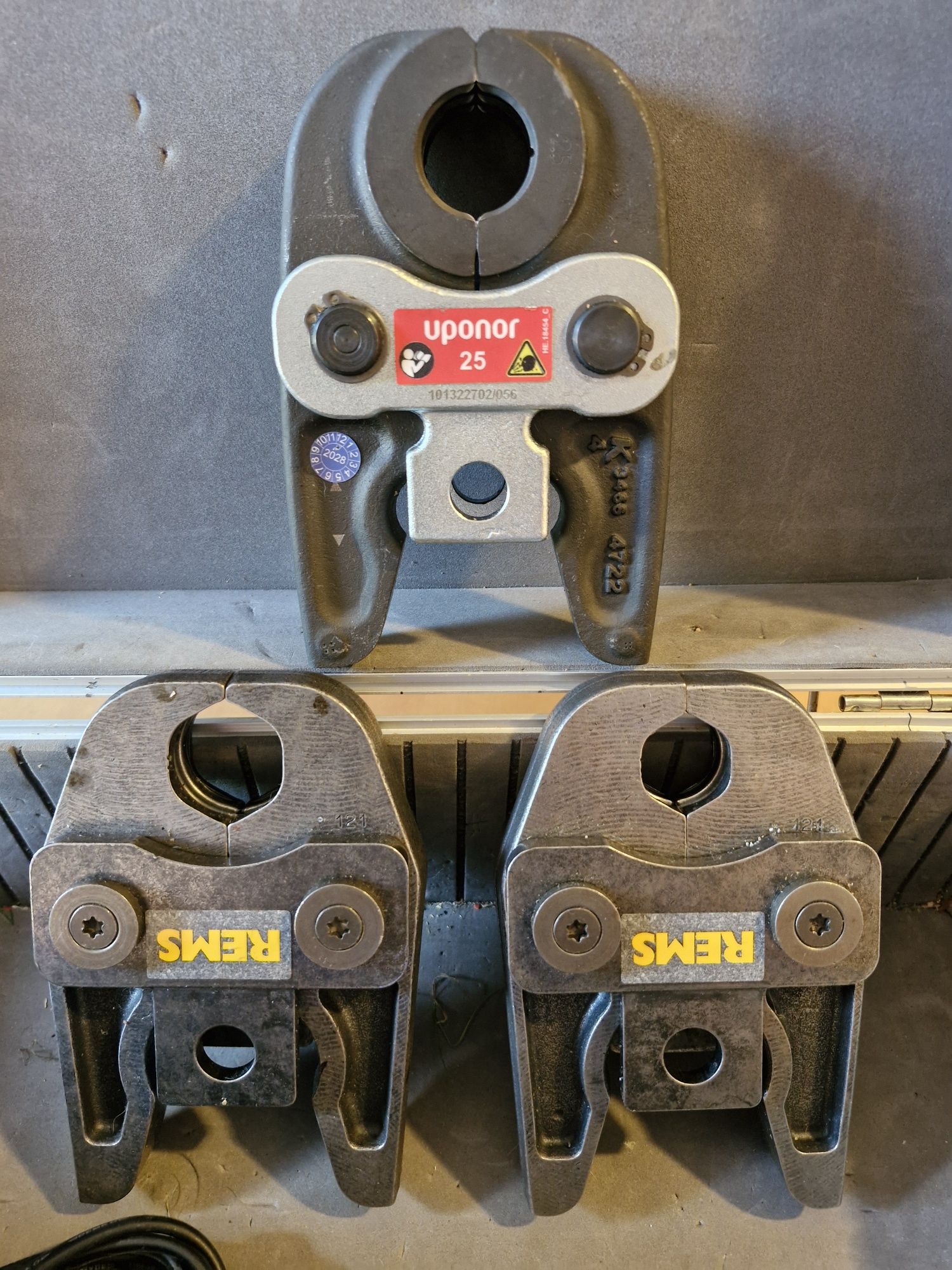 Zaciskarka Uponor i- PRESS