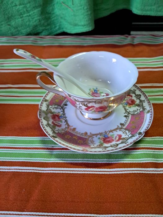 Chavena e pires com colher ceramica