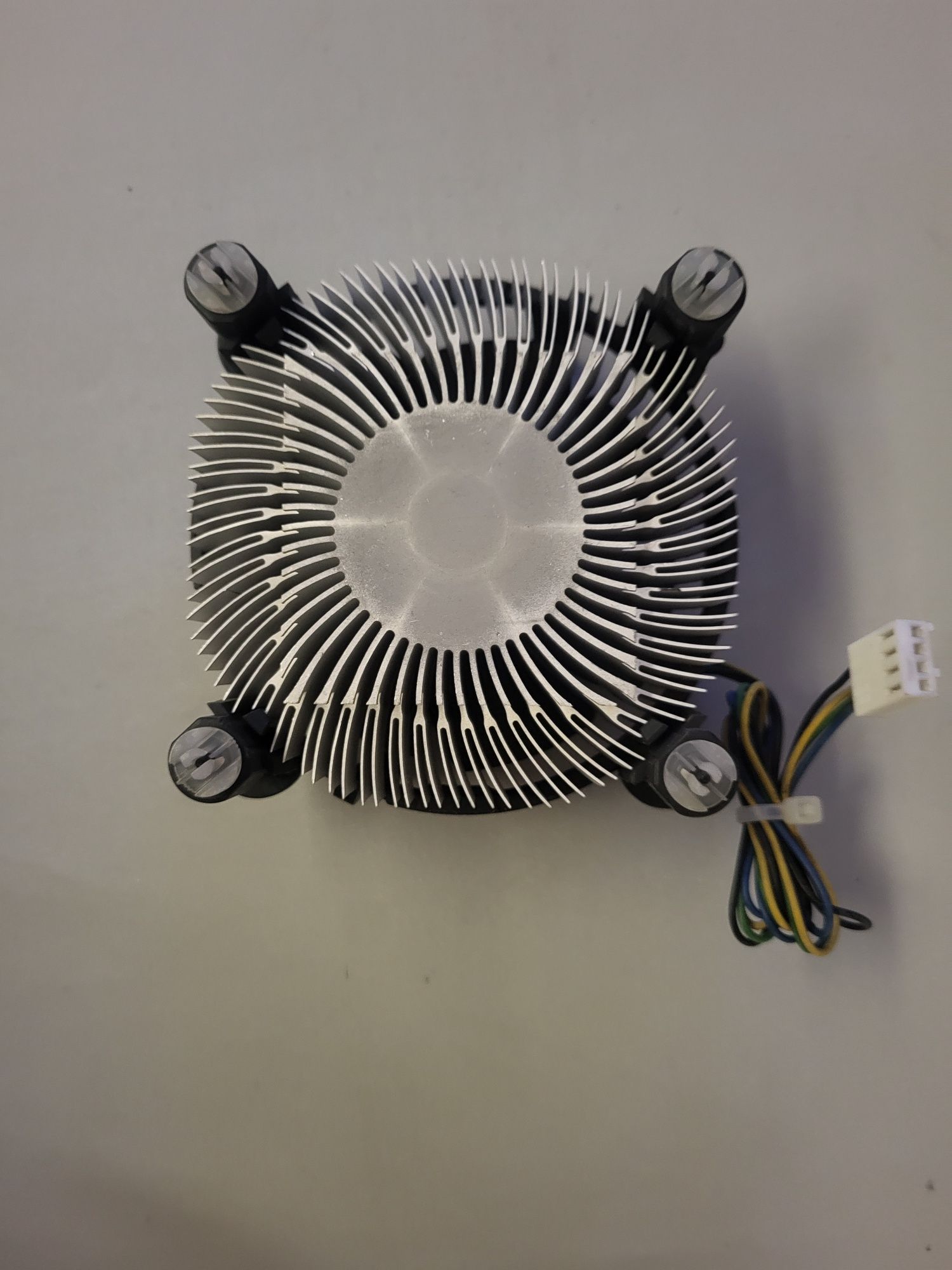 Sprzedam chłodzenie do procesora Intel takie hak na zdjęciu.