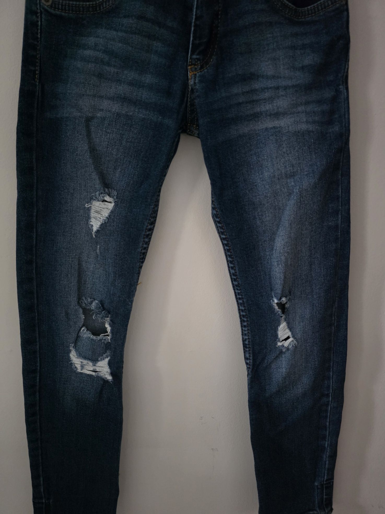 Gucci jeansy dziecięce z dziurami 9 lat 134 cm
