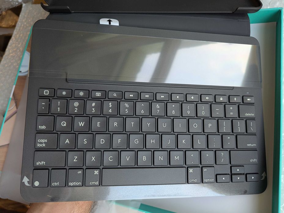 нова США logitech Slim Folio чохол - клавіатура для iPad 7 8 9 th gen