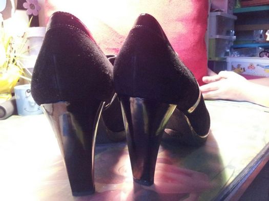Nowe buty na obcasie marki STUART WEITZMAN r.40/41 okazja