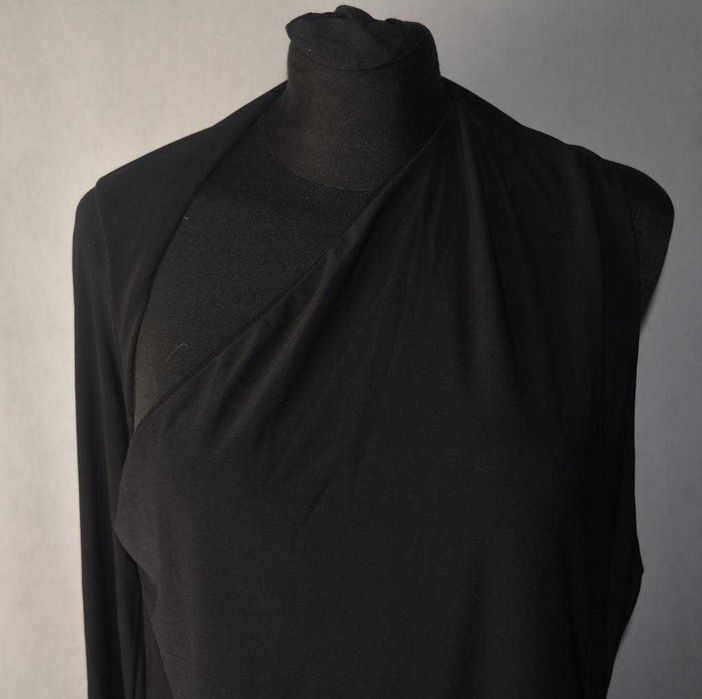 Elastyczna sukienka z odkrytym ramieniem Clubl 46