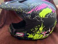 Kask na hulajnoge lub Crossa.