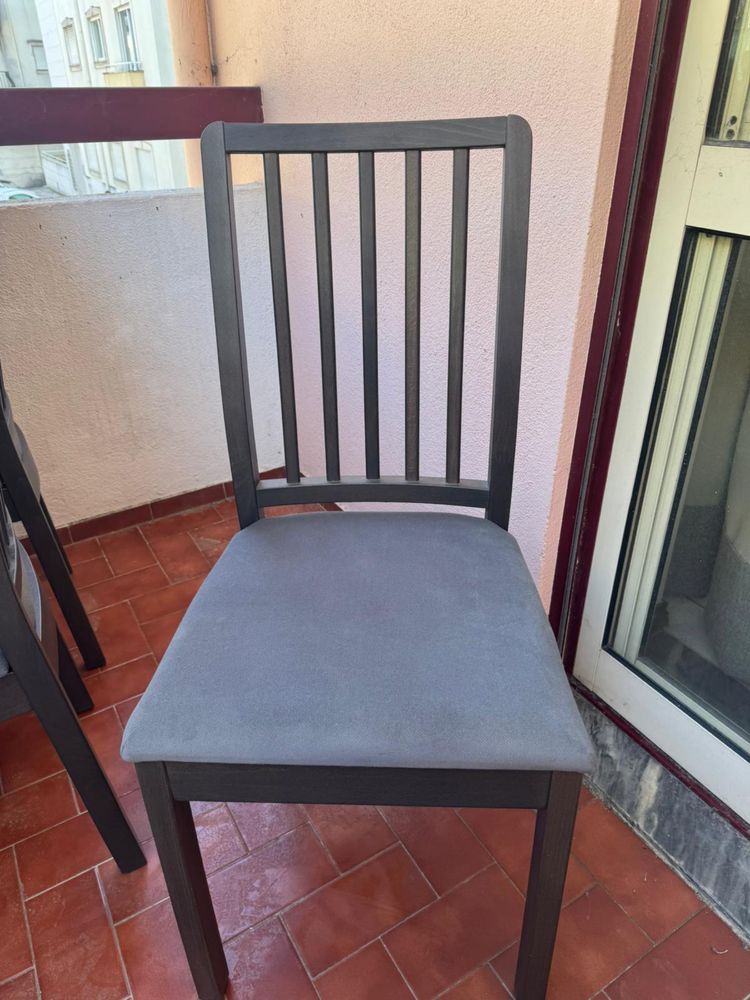 1 mesa, 6 cadeiras com 6 capas extra