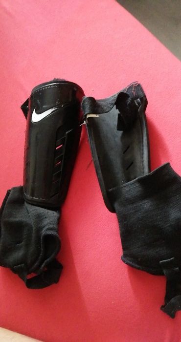 Ochraniacze pilkarskie Nike rozmiar XS