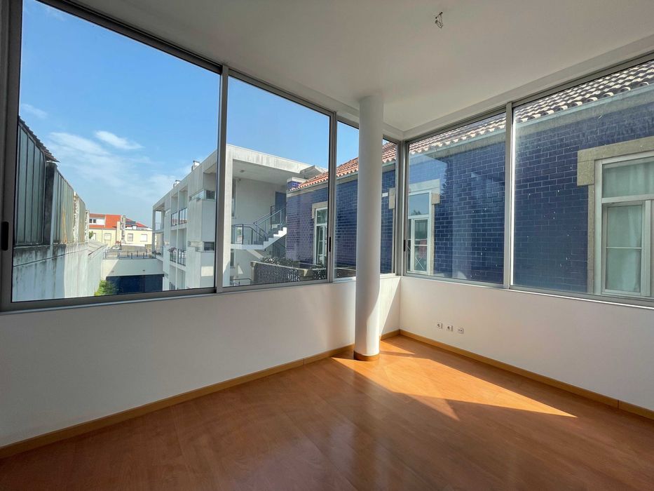 T2 Duplex  c/ Garagem, Antas, com rendimento 6,5% ou devoluto