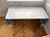 Biurko regulowane Ikea Pahl niebieskie