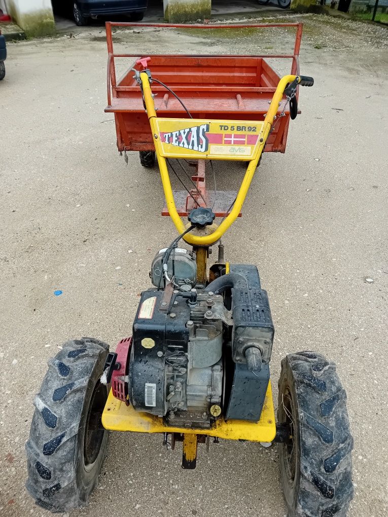 Motoenxada com reboque