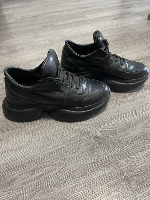 Кроссовки  кожа внутри и снаружи