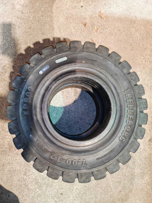 Komplet 2 sztuk opona pełna  7.00x12 quick Trelleborg xp800