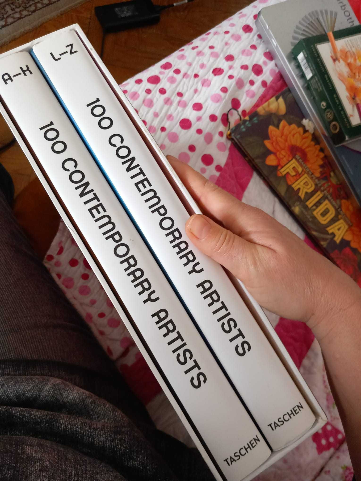 100 Contemporary Artists, Taschen Edição em Pt, Es e It. 2 volumes.