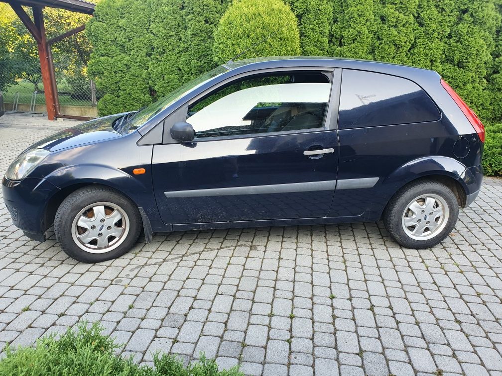 Samochód Ford Fiesta van 2 osobowy 1.3 benzyna