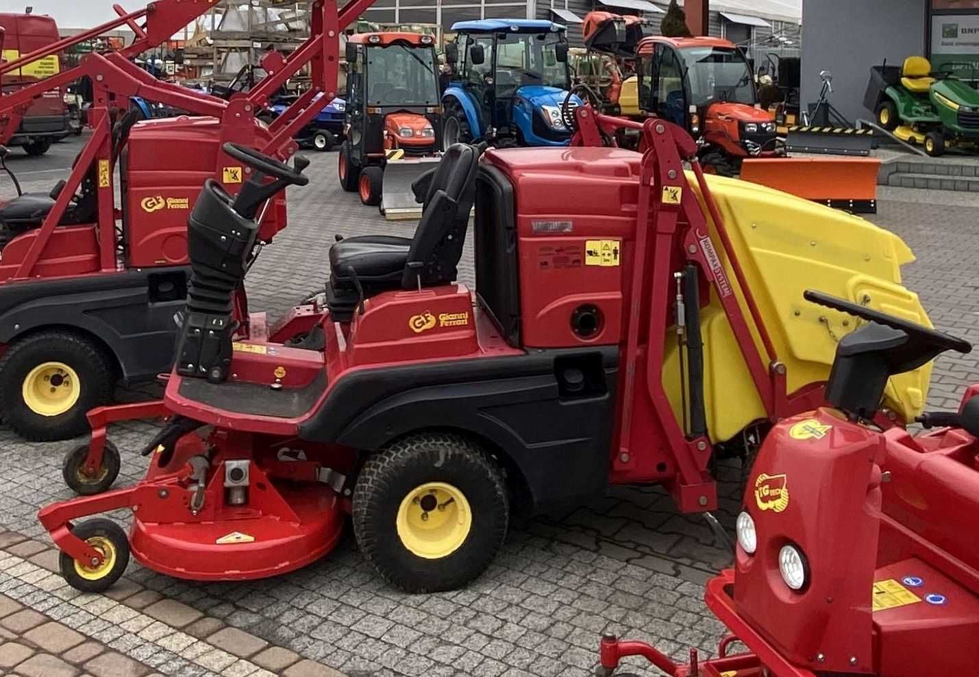 Traktorek Profesjonalna kosiarka Gianni Ferrari  4x4 wspomaganie hydro