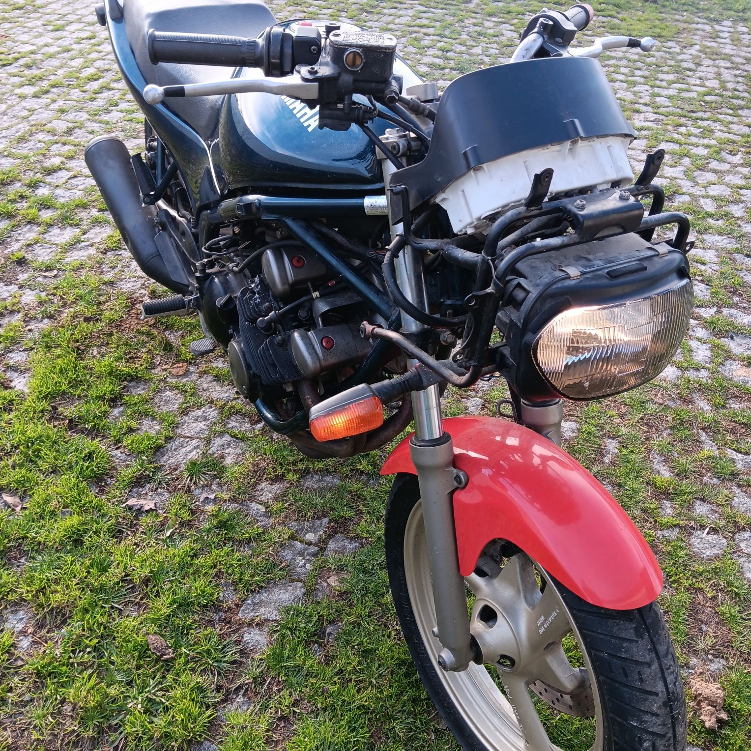 Vendo ou troco  yamaha xj 600