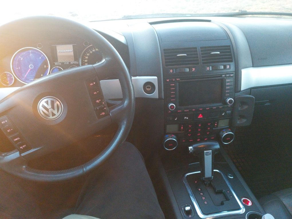 VW touareq 2.5 tdi 3.5t na haku