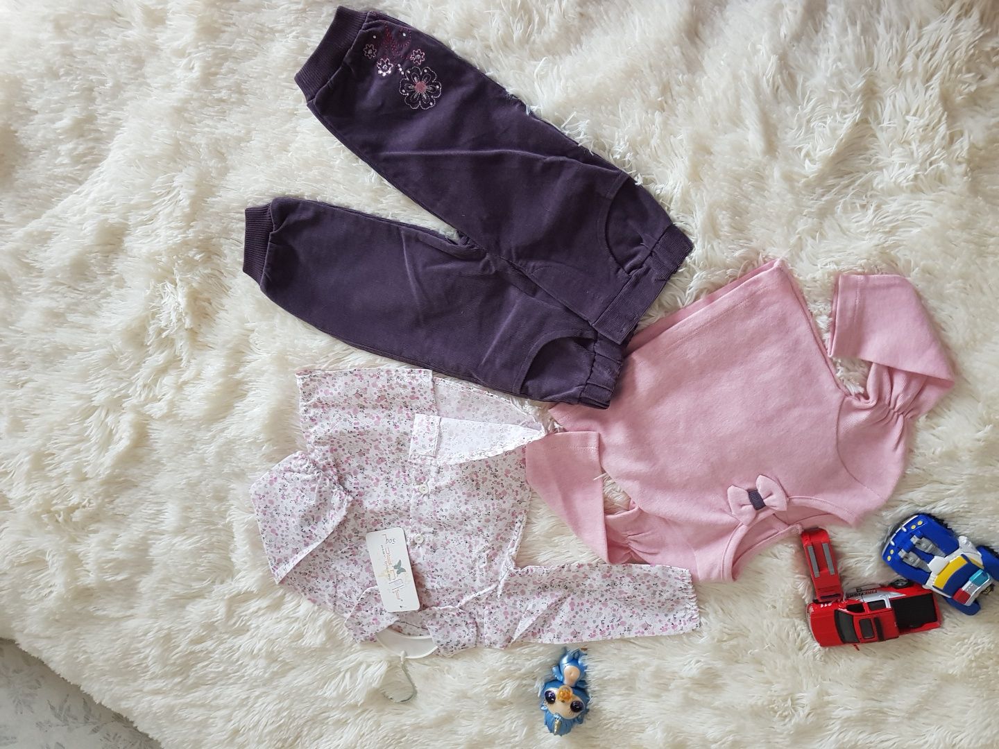 Костюм из трёх предметов блузка, кофта и штаны для девочки Турция