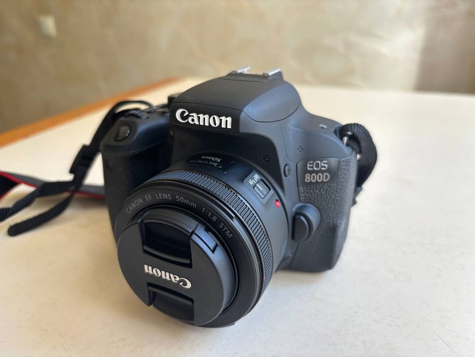 Canon EOS 800D + об'єктив 50 мм 1.8