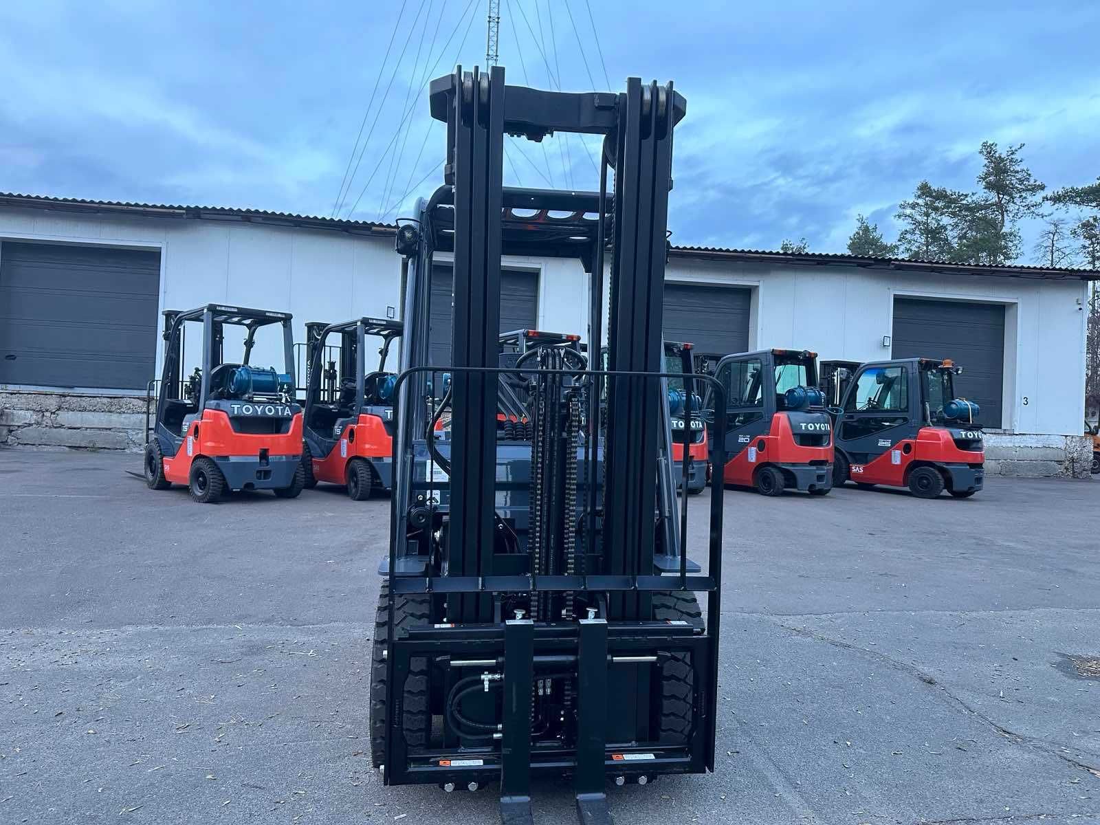 Новий газ-бензиновий навантажувач TOYOTA 02-8FGF15, підйом - 4.7м