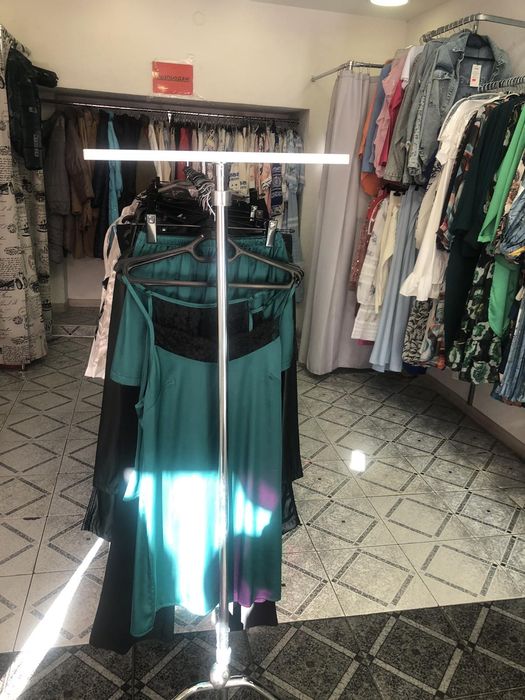 Продам стійку посередині стійка Львів стійка для одягу розпродаж