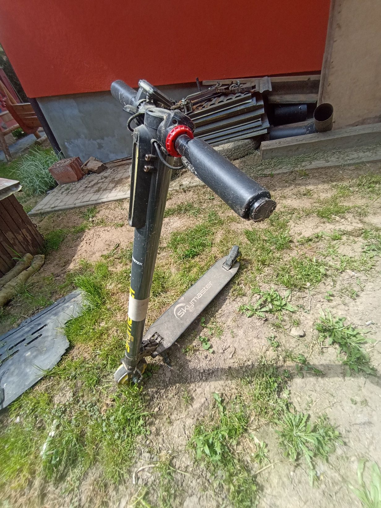 Hulajnoga elektryczna skymaster która się nie włacza  nie włącza