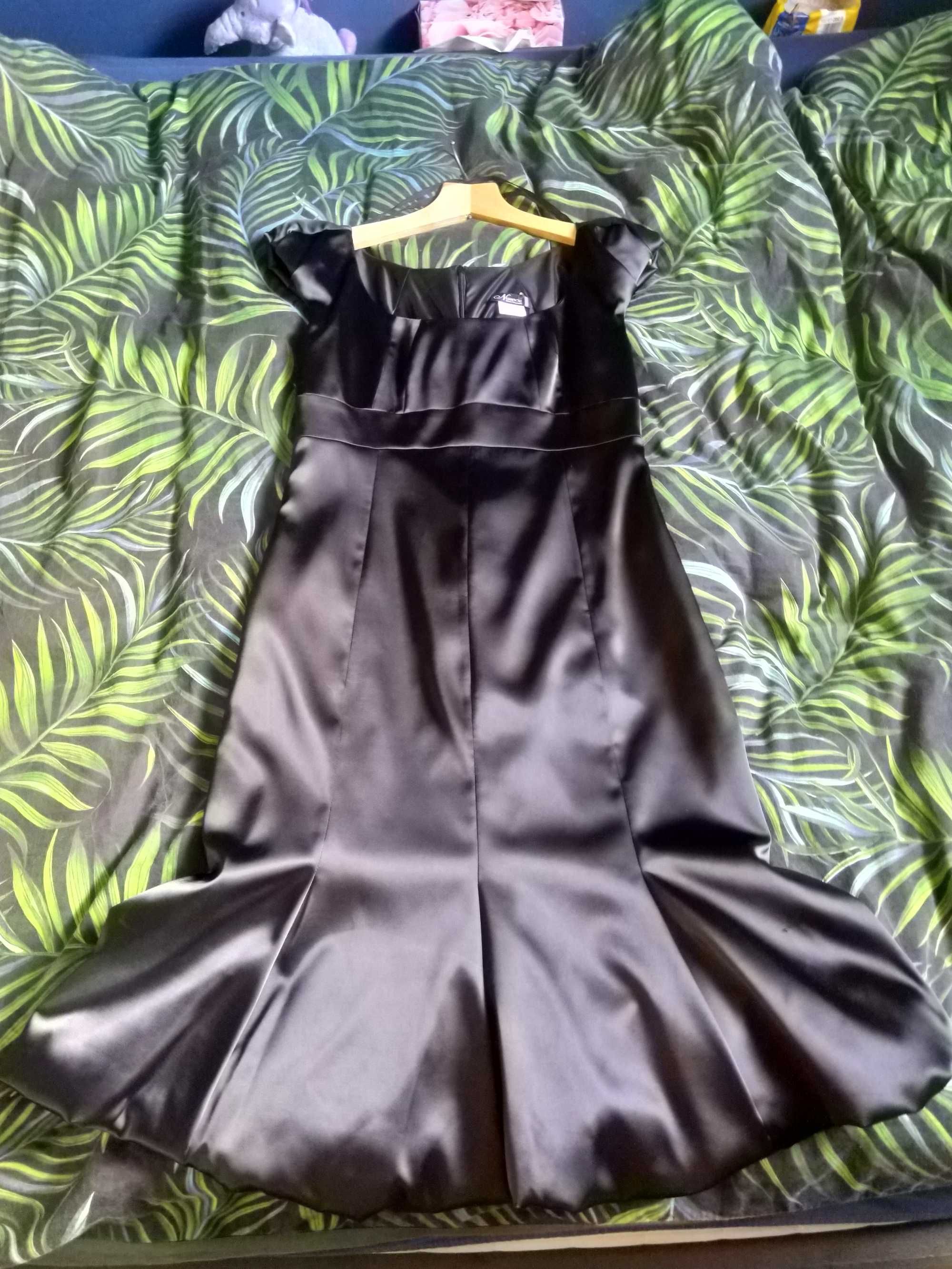 Czarna sukienka wizytowa rozmiar M/L