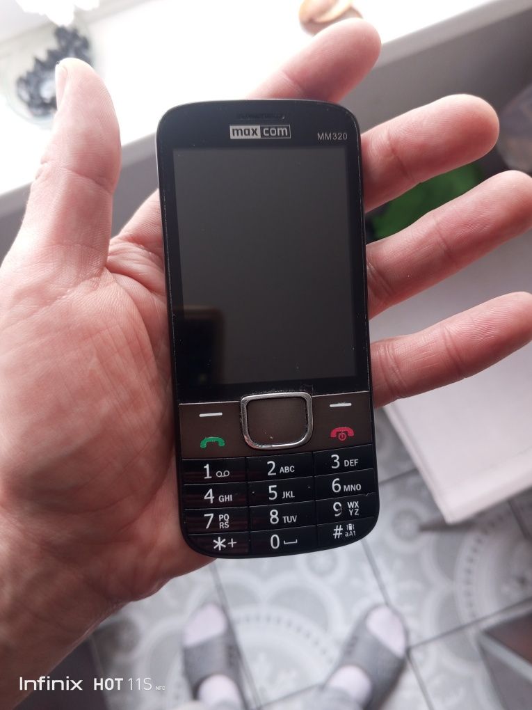 Telefon MAXCOM MM320