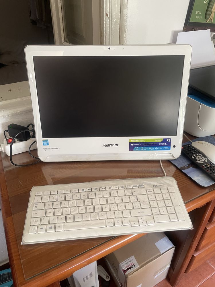 Computador de Mesa Positivo