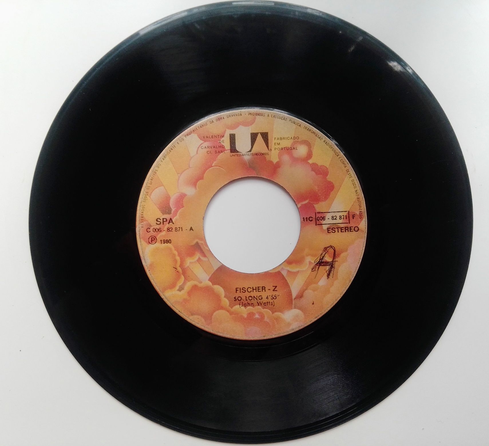 2 Vinis Fisher-Z E Adriano Celentano Singles sem capa 2€ cada.