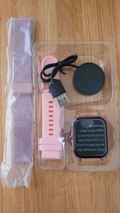 Nowy różowy smartwatch z dwoma paskami