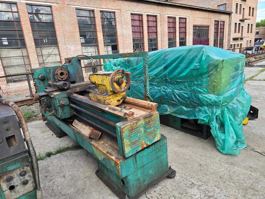 токарный станок модель 1м63,1500 рмц