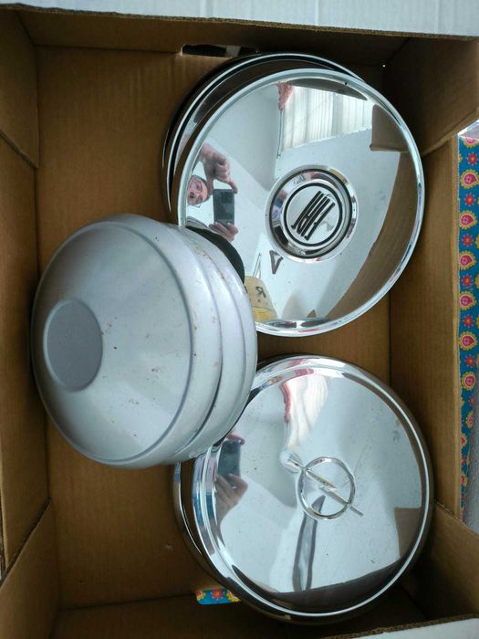 Carros antigos - Componentes variados (Tampões inox, farolins, etc)