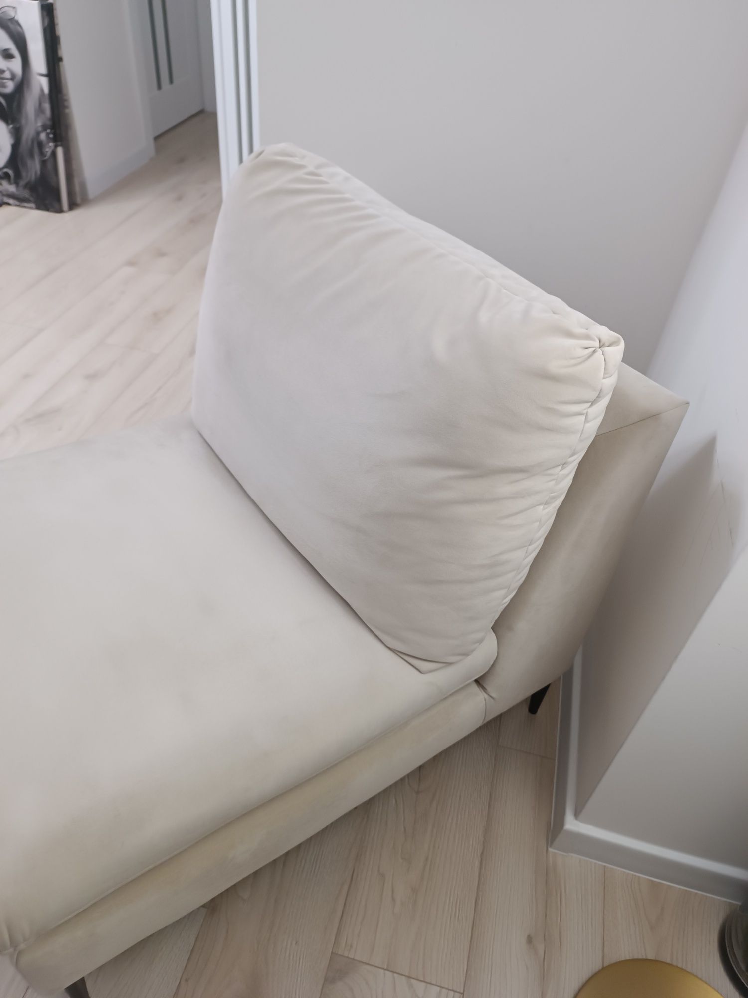 Fotel lezanka sofa jednoosobowa szezlong bezowy welur