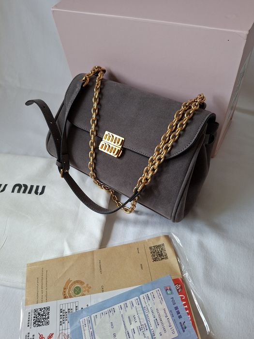 Torebka z naturalnego zamszu.