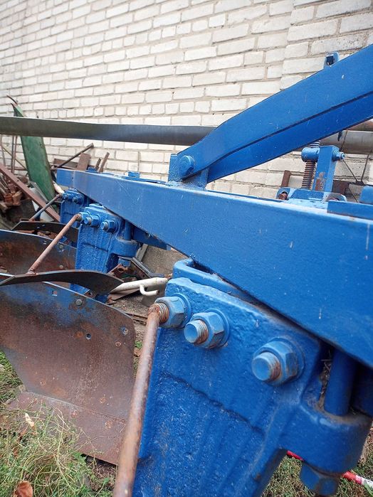 Продам  плуг ПЛН-3-35