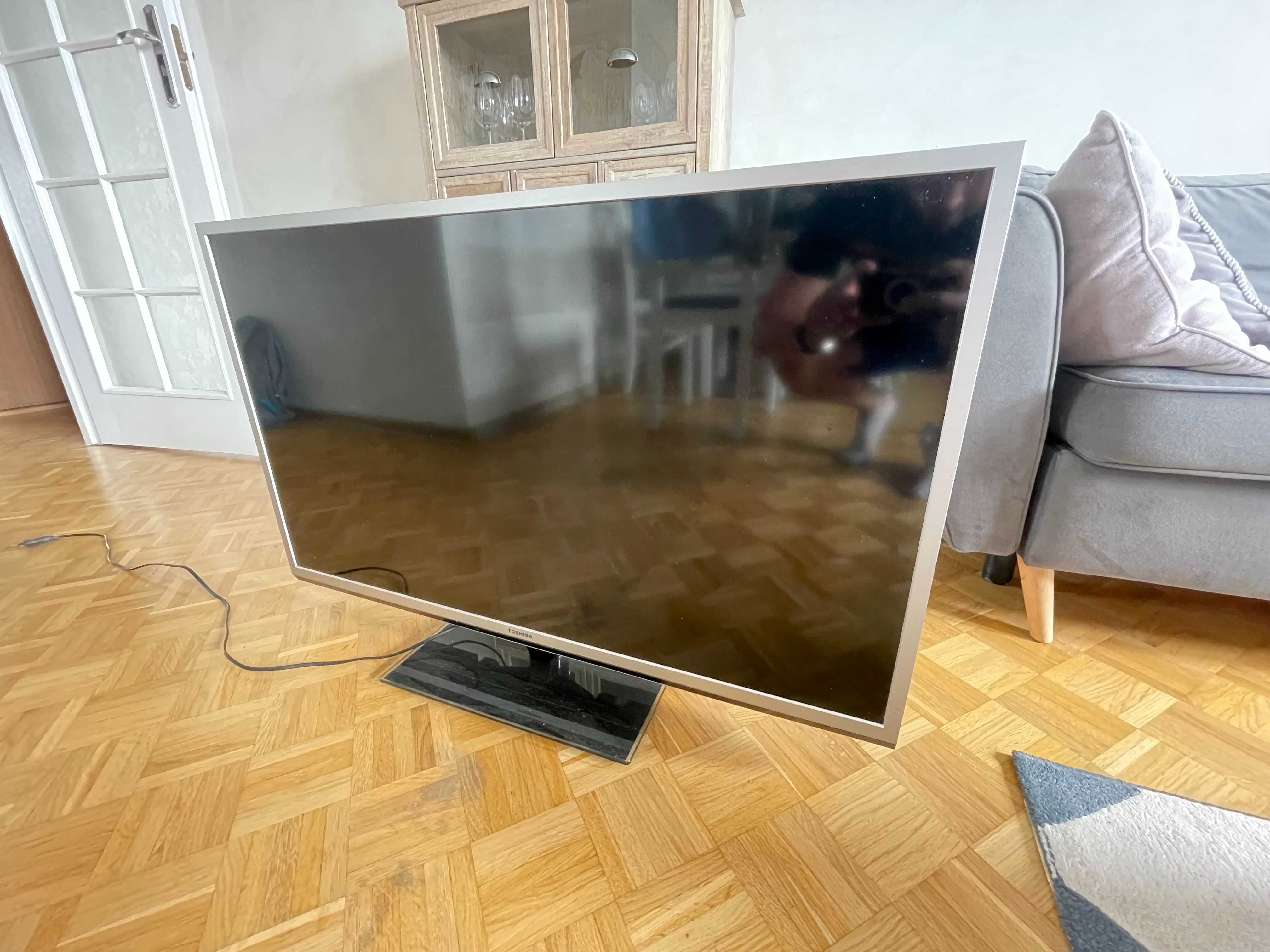 Telewizor Toshiba 32 Cale płaski LCD, stan wzorowy, dowóz w Toruniu