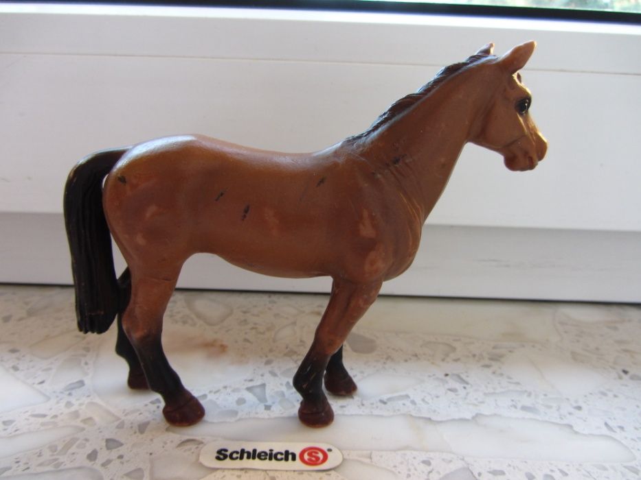 SCHLEICH- Klacz rasy Trakeńskiej 13 261 z 2001 roku (wycofany, UNIKAT)