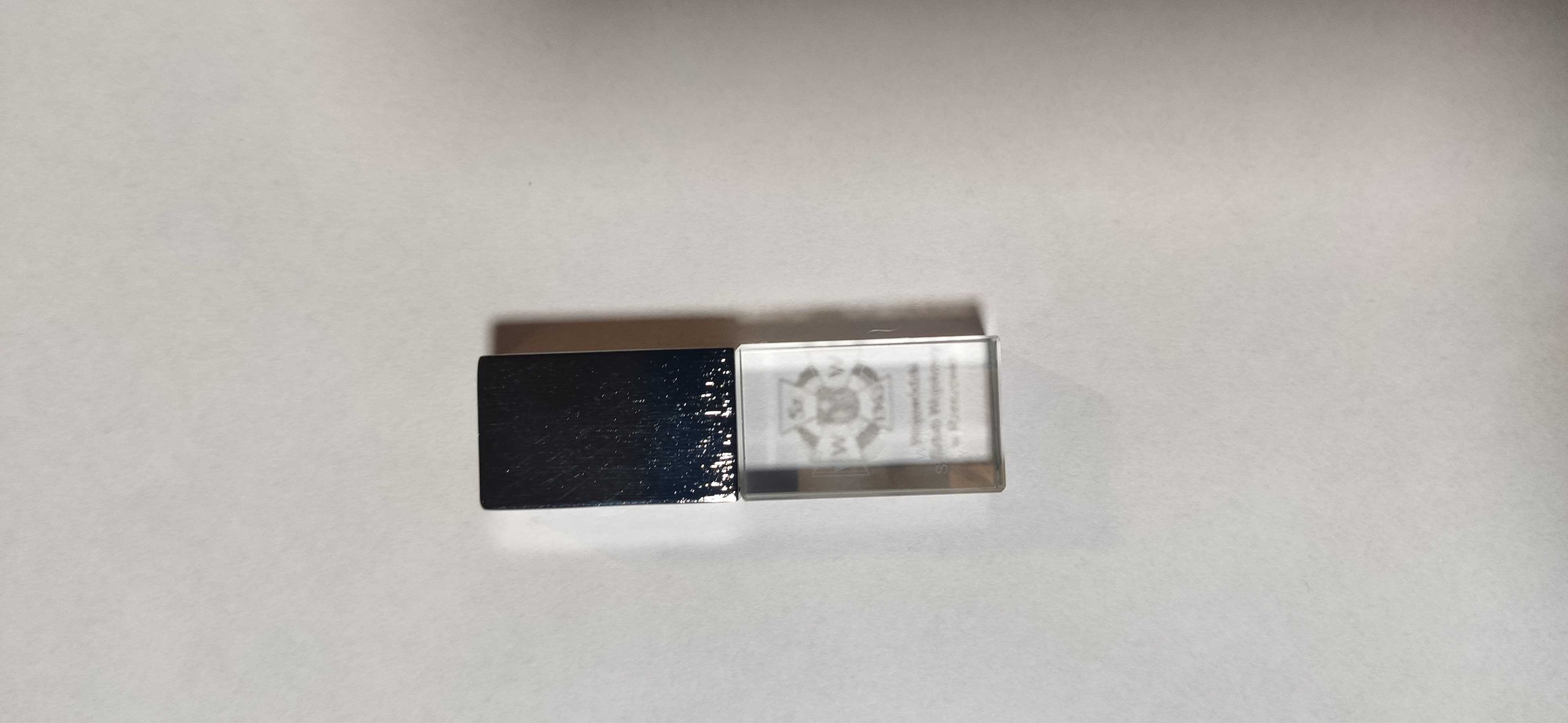 Pendrive szklano - metalowy - 32 GB