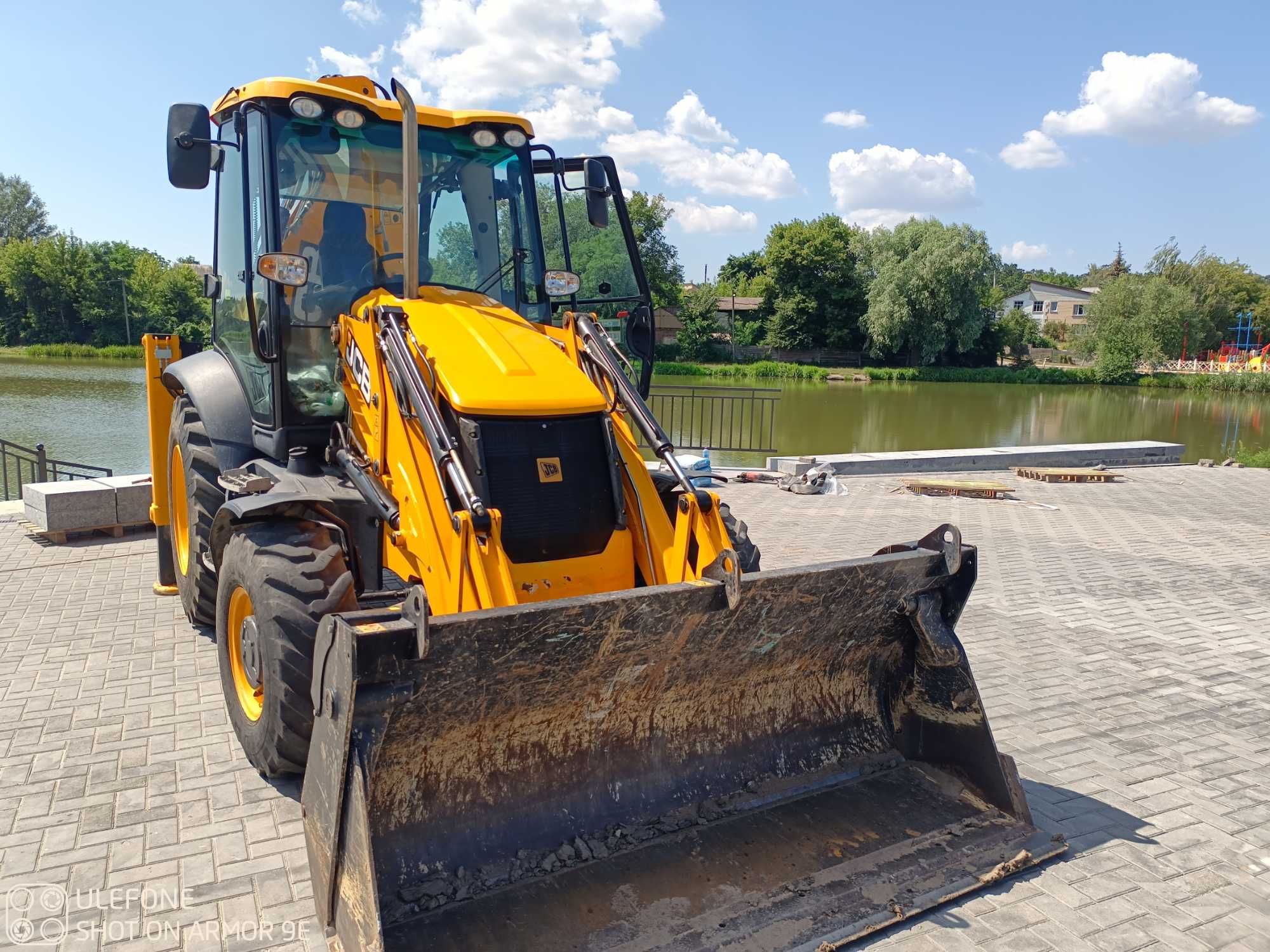 Аренда Экскаватора-Погрузчика JCB-3CX.Услуга Самосвала.Вывоз мусора.