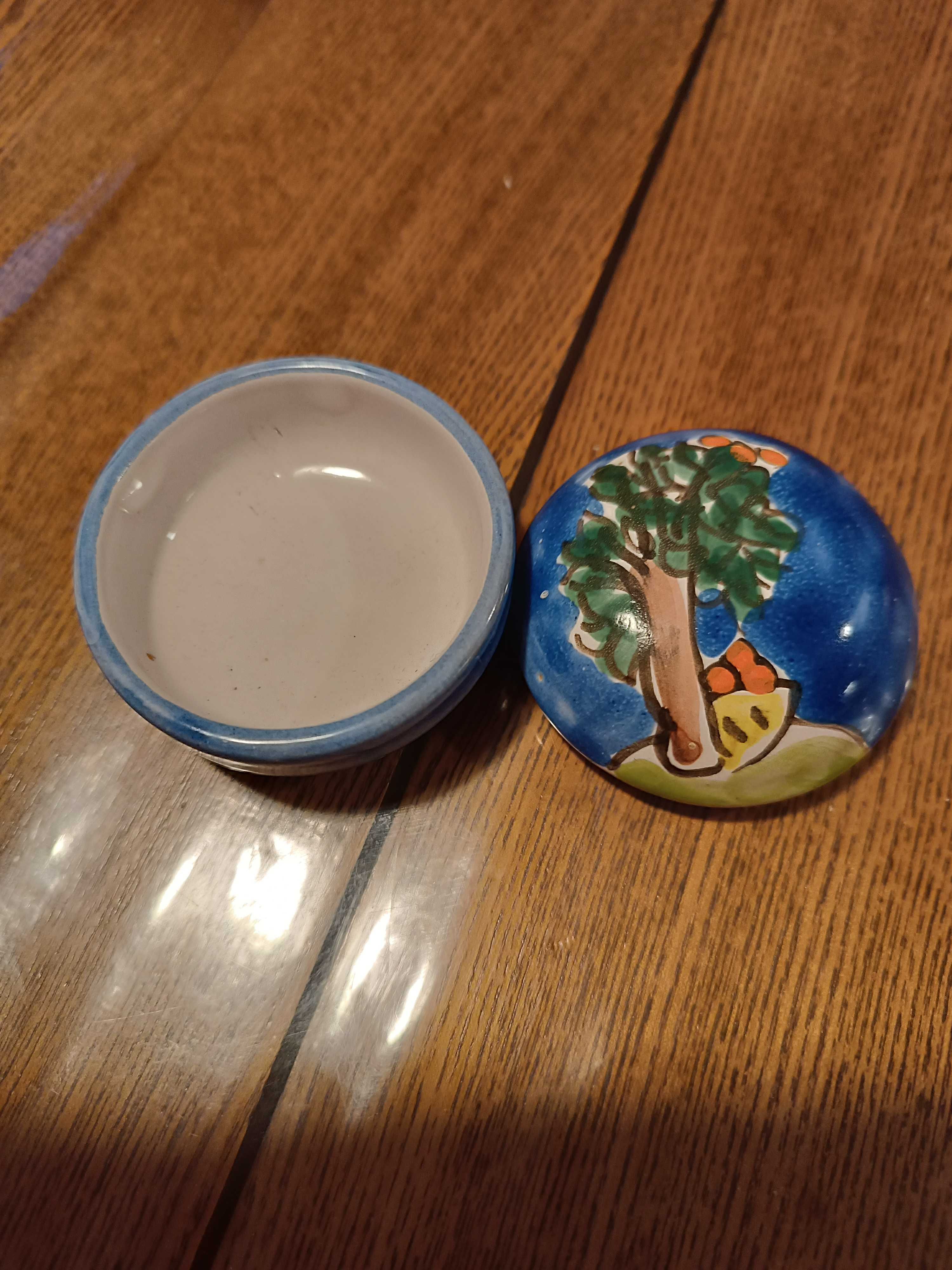 Ceramiczne puzderko ręcznie malowane