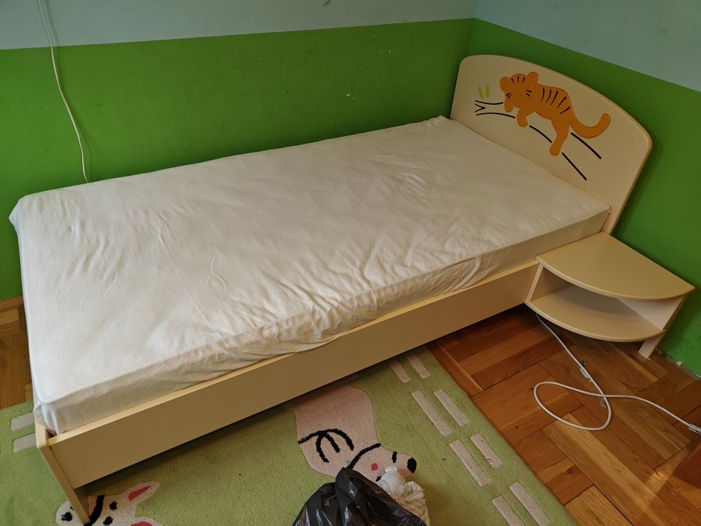 Szafa, regał potrójny, łóżko z szufladą, meble firmy Meblik, zadbane