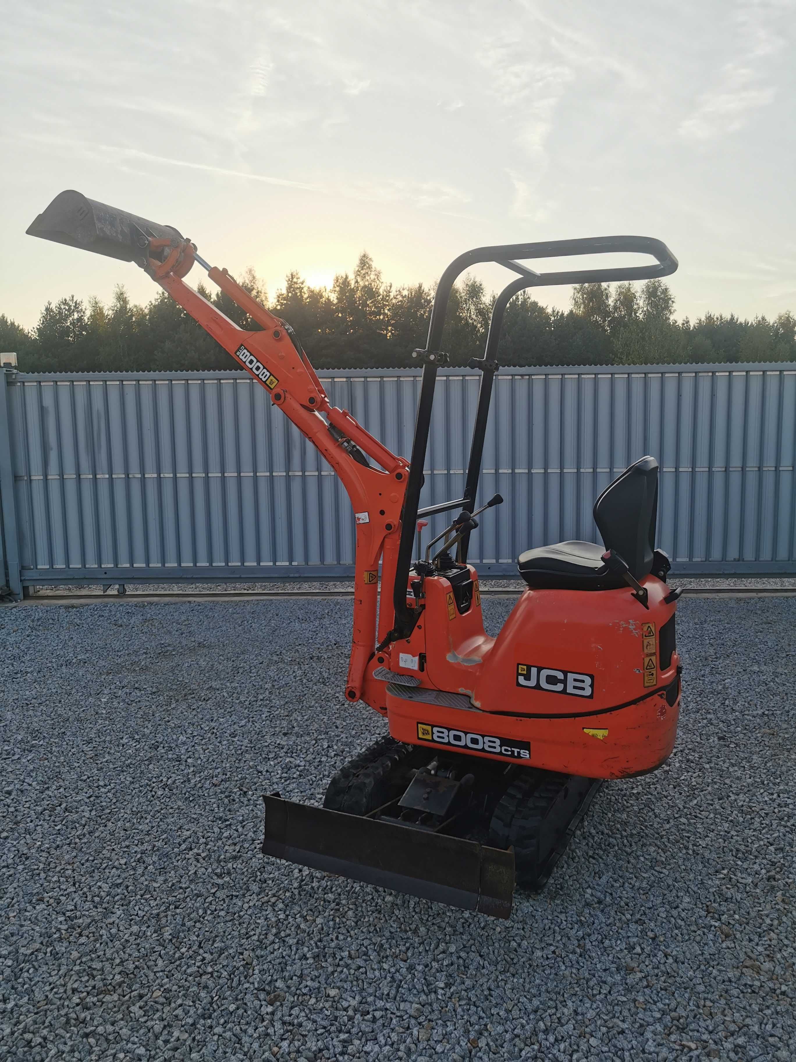 koparka minikoparka mikro koparka Jcb 8008 cts waga 950kg. rok 2014